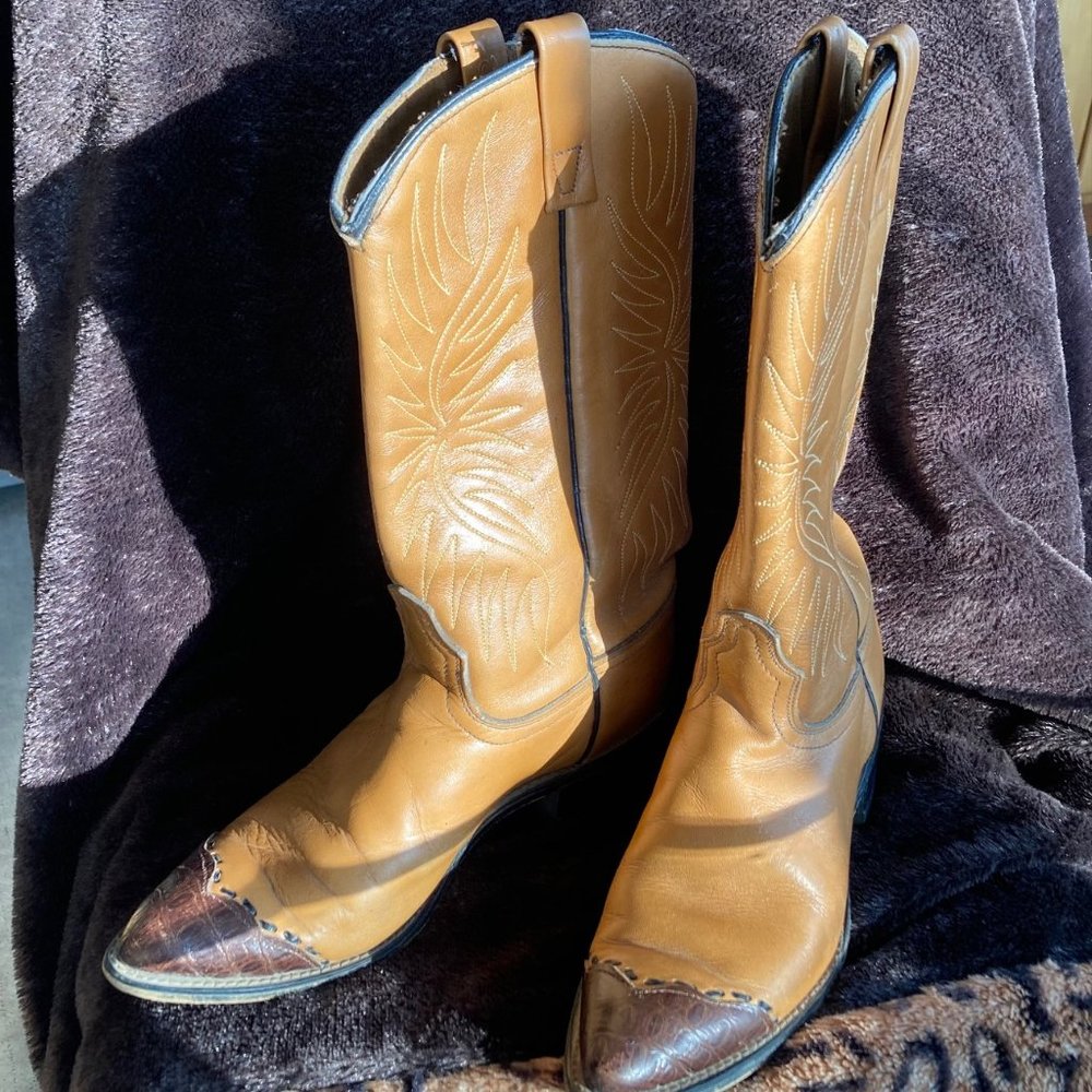 Women's leather cowboy boots with brown tips/ comfy interior